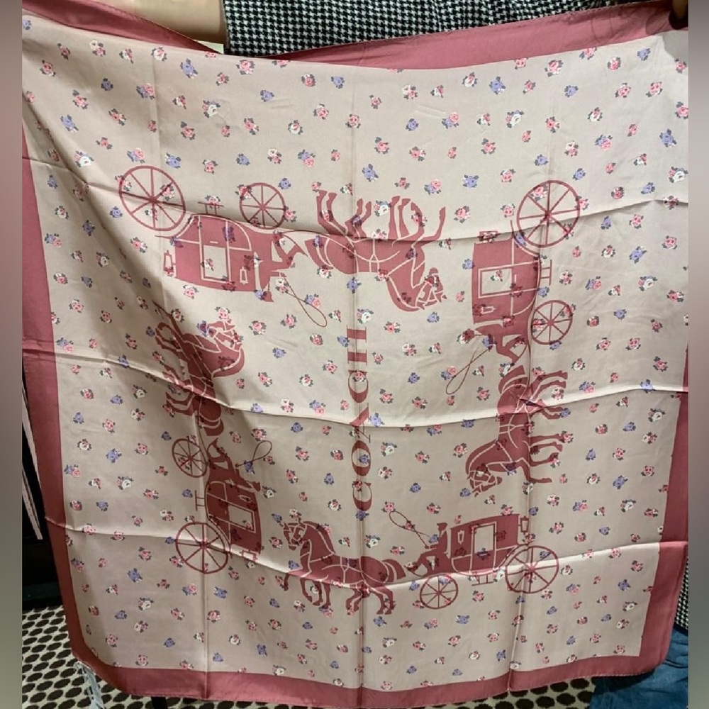 NWT COACH Large scarf Flower Carriage pattern 87x89cm 100% Silk